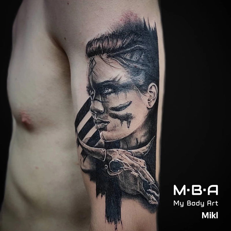 Tatouage portrait femme viking réaliste, réalisé par Mikl, à MBA - My Body Art Grenoble