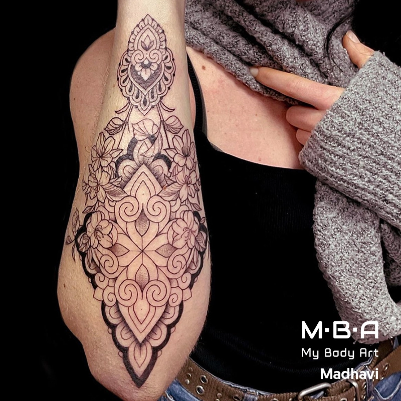 Tatouage mandala sur le bras femme, réalisé par Madhavi à MBA - My Body Art Grenoble