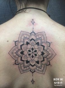Tatouage réalisé par Mow Mi, au shop de Lyon (Terreaux)