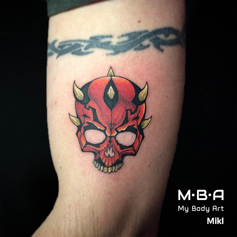 Tatouage demon en couleur, réalisé par Mikl, à MBA - My Body Art Grenoble