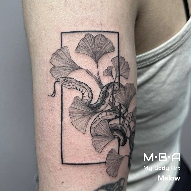 tatouage serpent et ginkgo réalisé par Melow à MBA - My Body Art Lyon