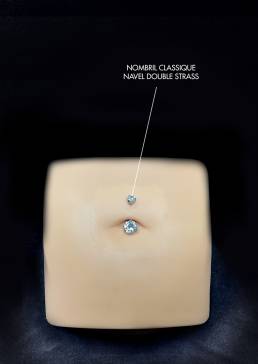 piercing au nombril classique avec une banane double strass, disponible à MBA - My Body Art