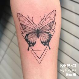 Tatouage papillon, réalisé par Mow Mi à MBA - My Body Art Villeurbanne