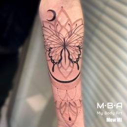 Tatouage papillon, réalisé par Mow Mi à MBA - My Body Art Villeurbanne