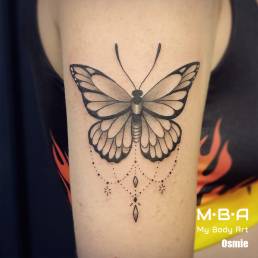 Tatouage papillon, réalisé par Osmie à MBA - My Body Art Lyon