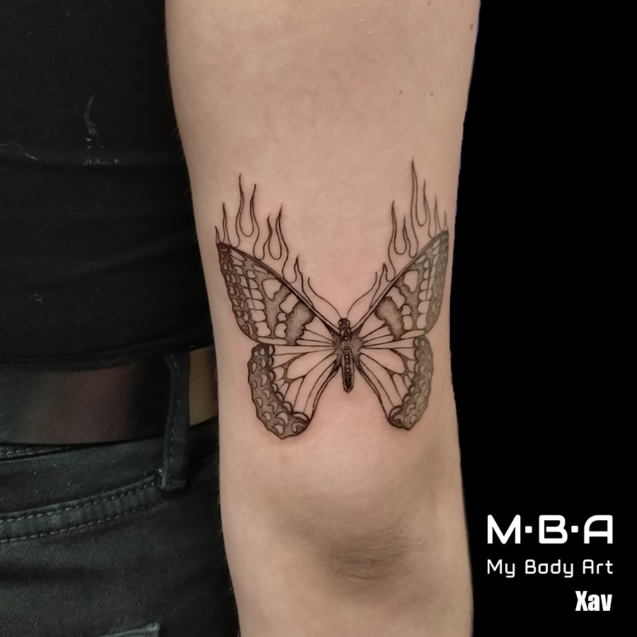 tatouage papillon et flammes, réalisé par Xav à MBA - My Body Art Chambéry