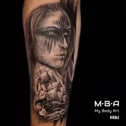 Tatouage viking valkyrie et drakar réalisé par Mikl réalisé à MBA - My Body Art Grenoble