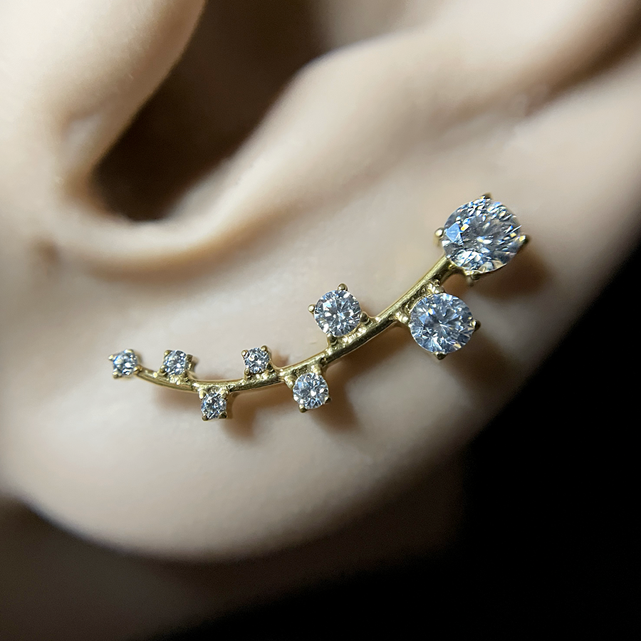 bijou pour piercing d'oreille branche multi-strass doré, effet végétal