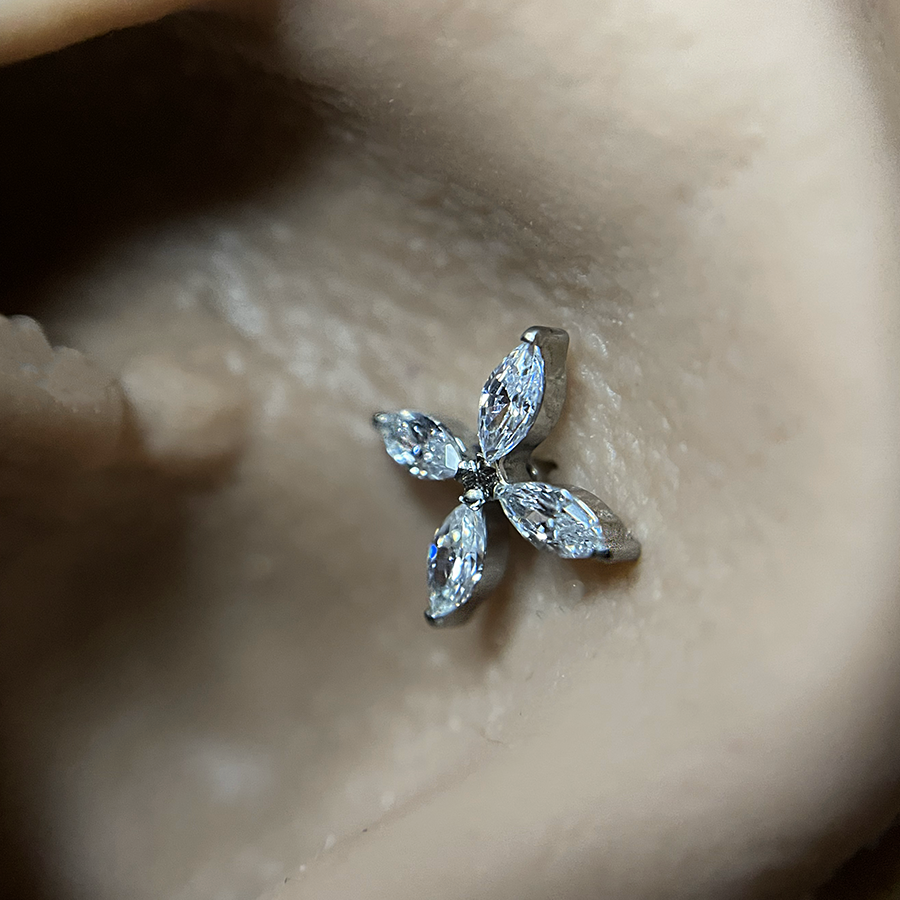 bijou marquise à 4 strass pour piercing d'oreille