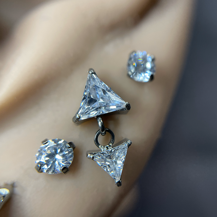bijou à strass triangle avec pendentif pour piercing d'oreille