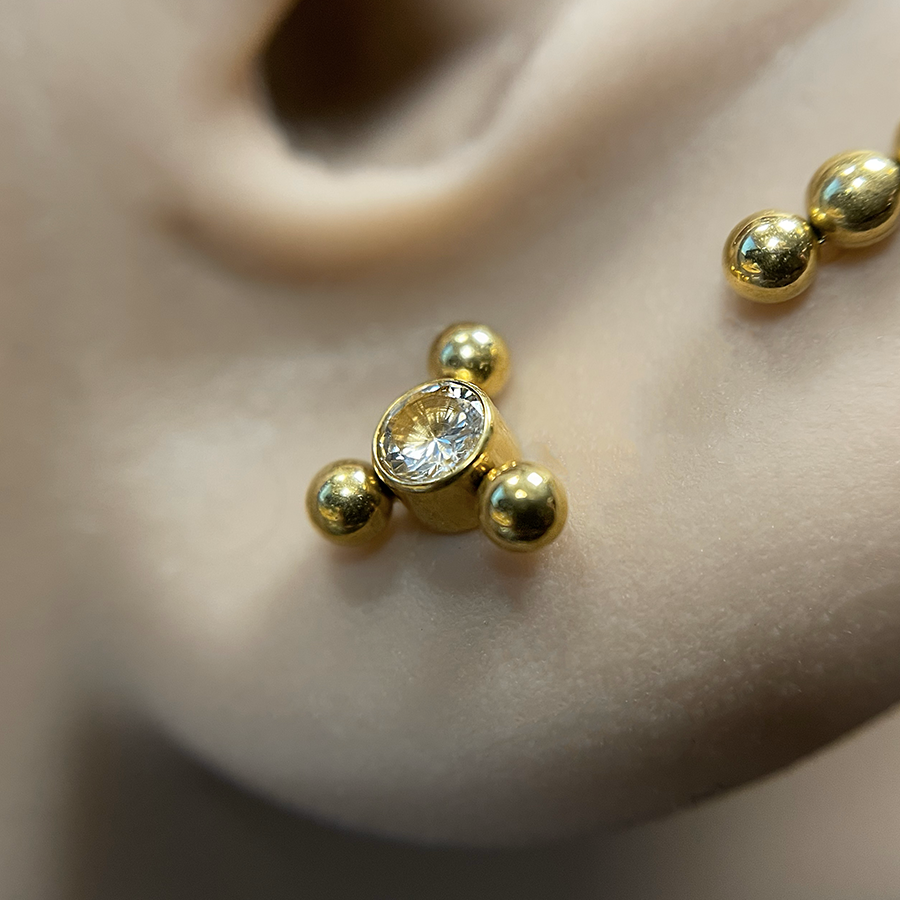 bijou strass et bille doré pour piercing d'oreille